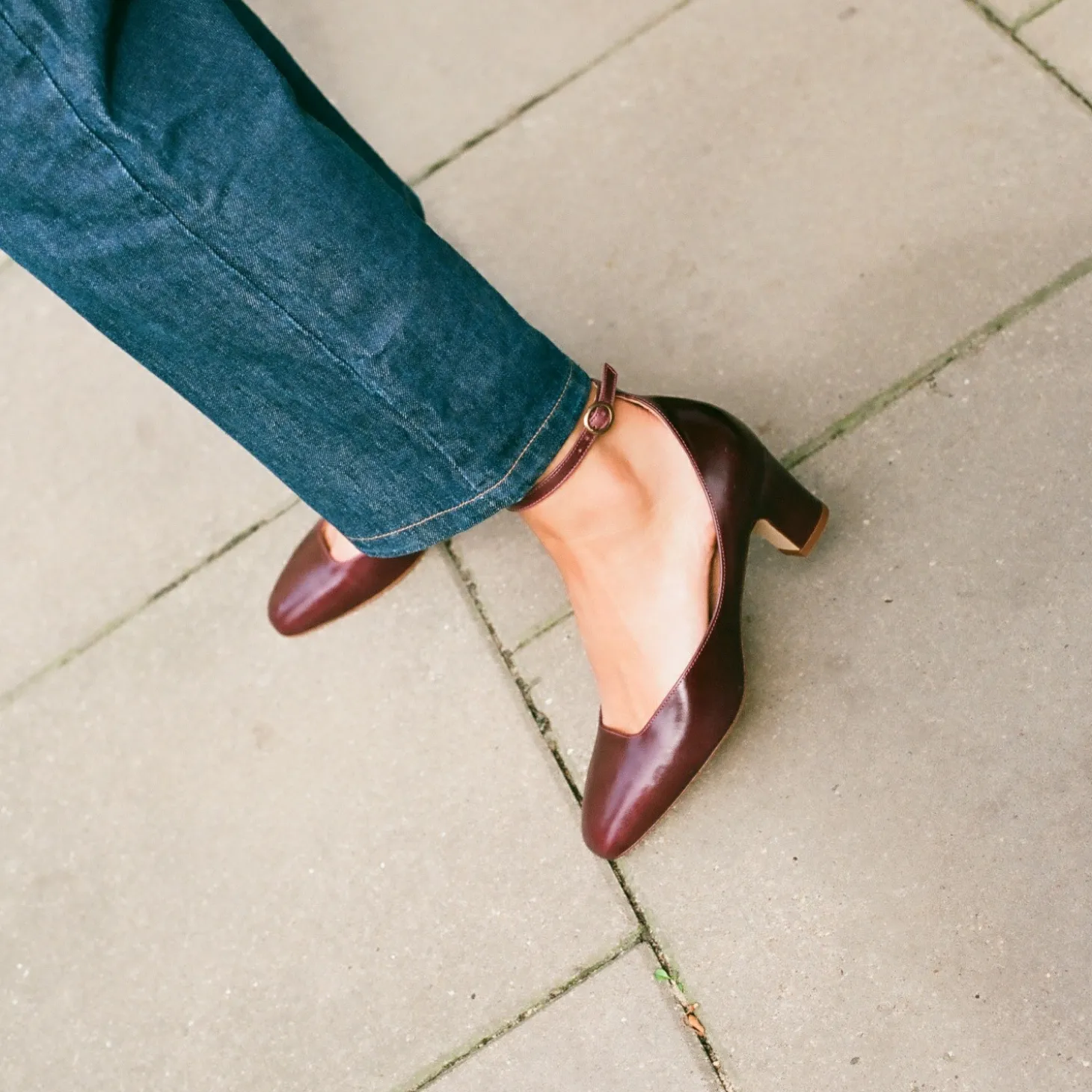 Sira Czółenka, Mahoniowy