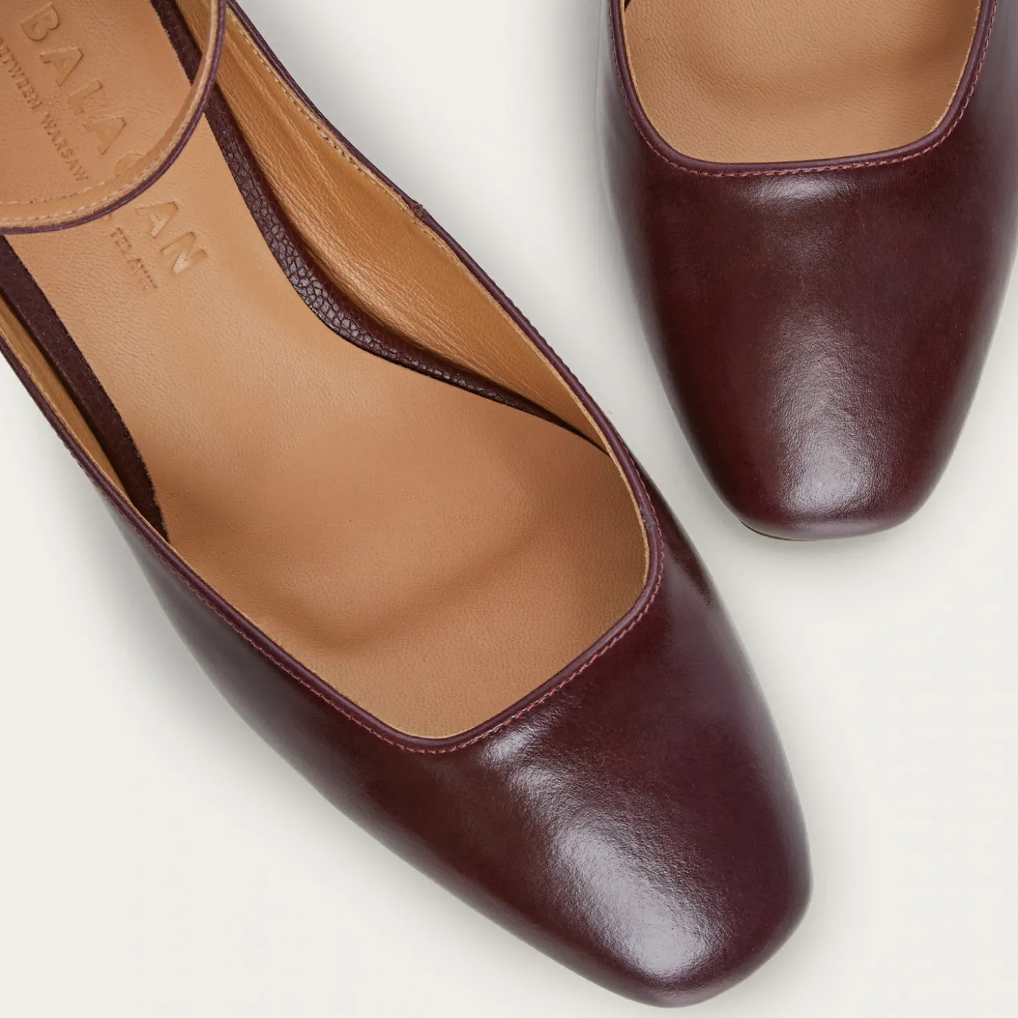 Sira Czółenka, Mahoniowy