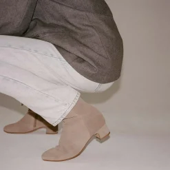 Stav Botki, Szary Welur