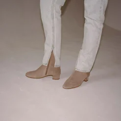 Stav Botki, Szary Welur