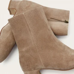 Stav Botki, Szary Welur