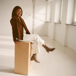 Stav Botki, Szary Welur