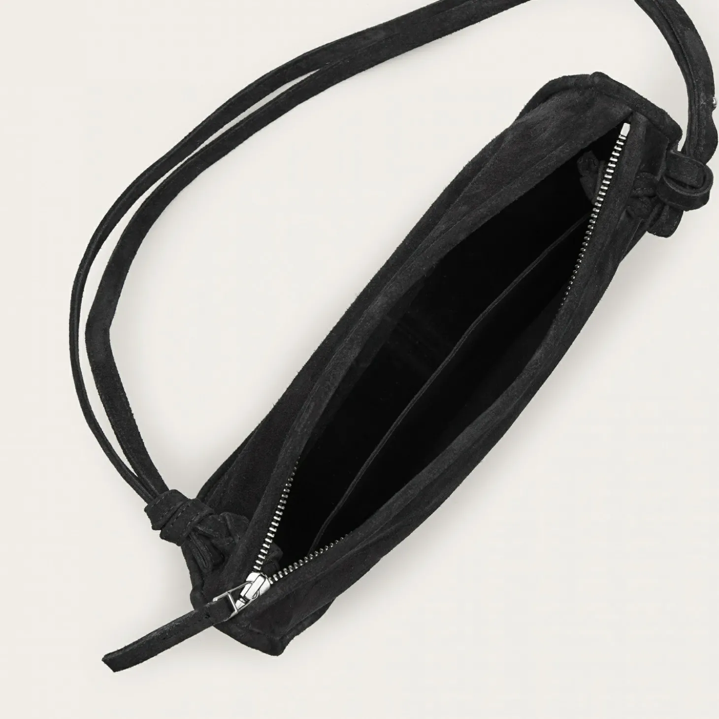 Suzanne Torebka M, Czarny Welur