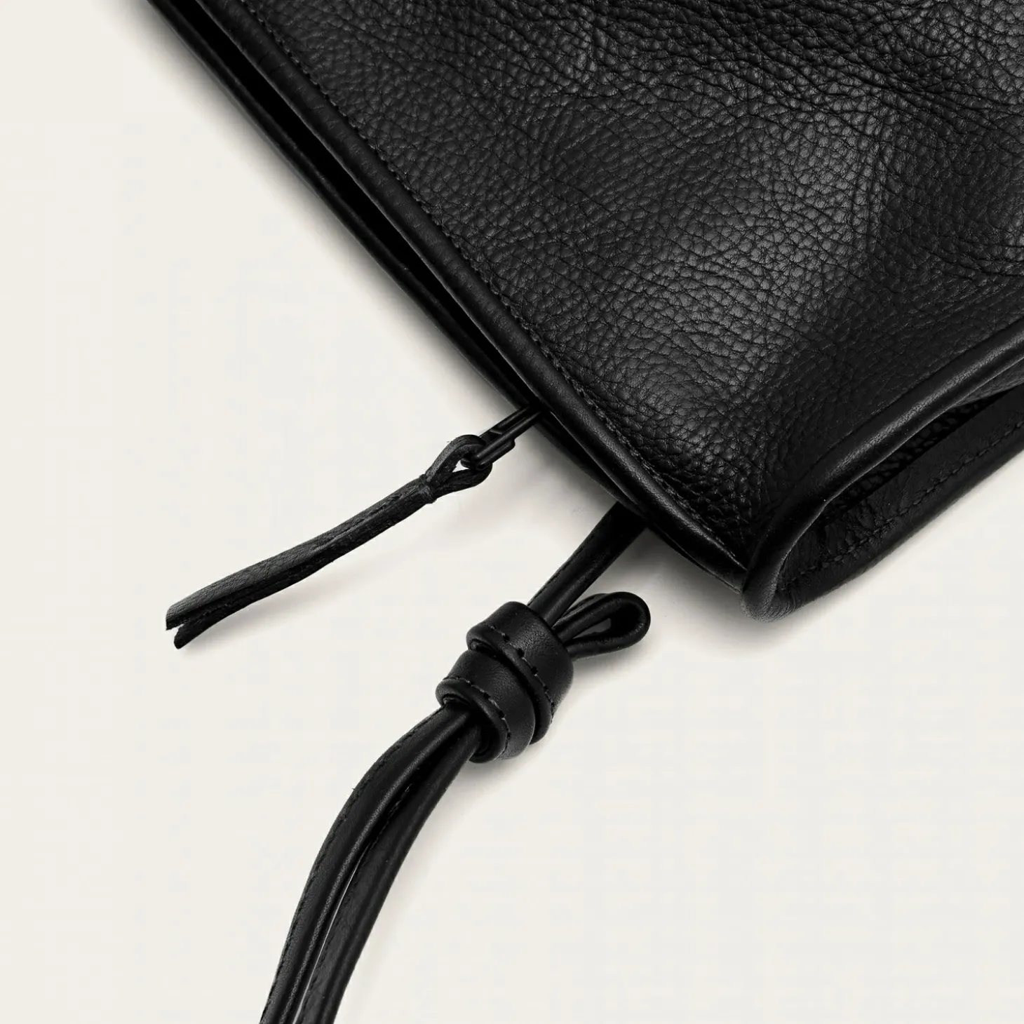 Suzanne Torebka S, Czarny