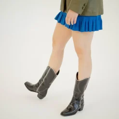 Thelma Kowbojki, Czarny