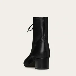 Victoria Botki, Czarny