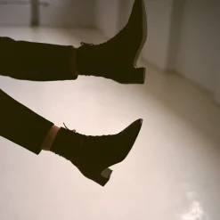 Victoria Botki, Czarny