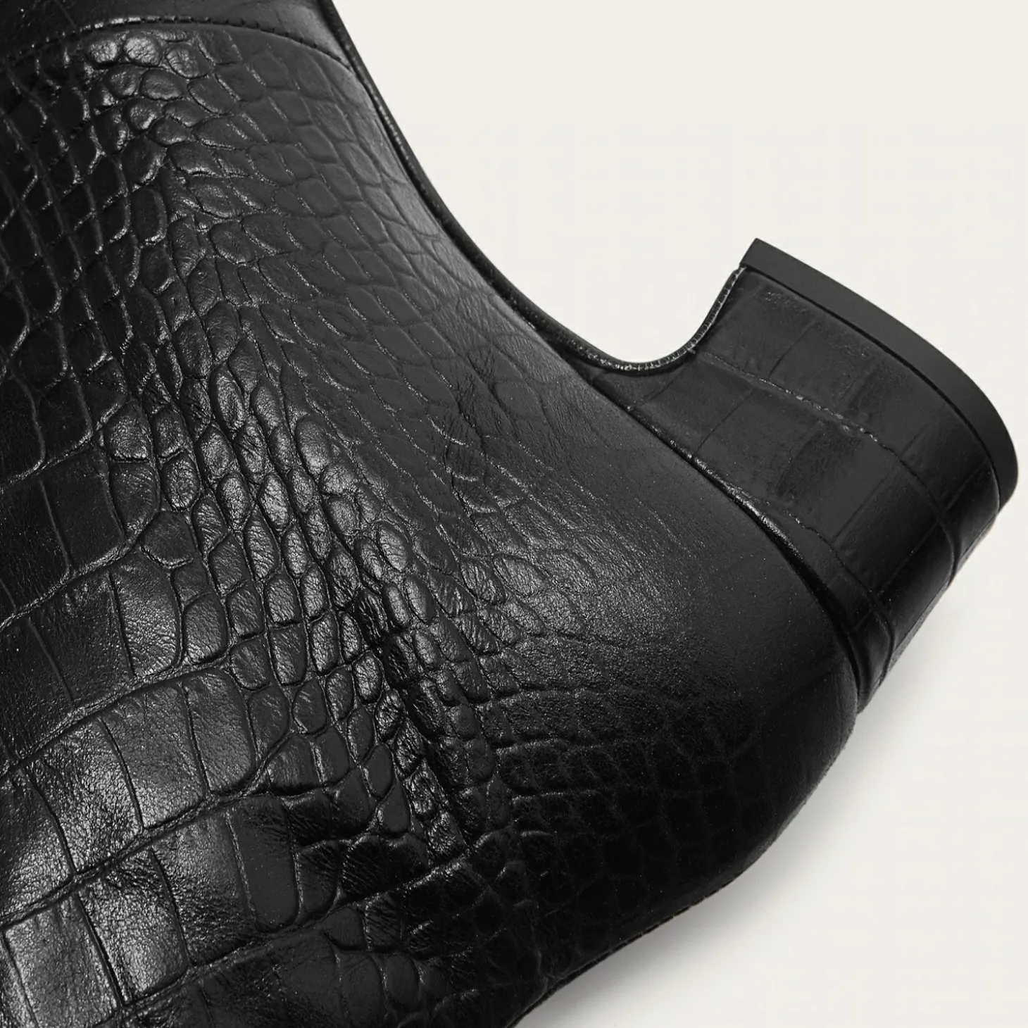 Victoria Botki, Czarny Wzor Krokodyla