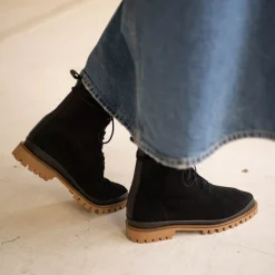 Yaar Botki, Czarny Welur